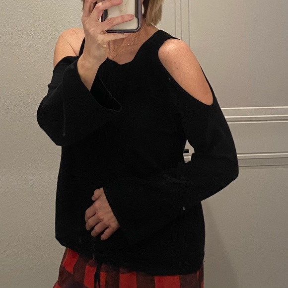 Gap fine merino wool cold shoulder sweater size M - Picture 7 of 9